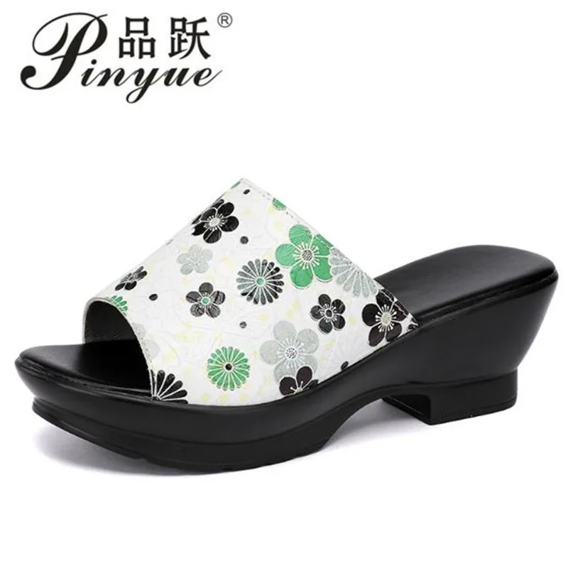 

Сланцы женские из натуральной кожи, однотонные шлепанцы в ретро стиле, танкетка, Повседневная летняя обувь для мам