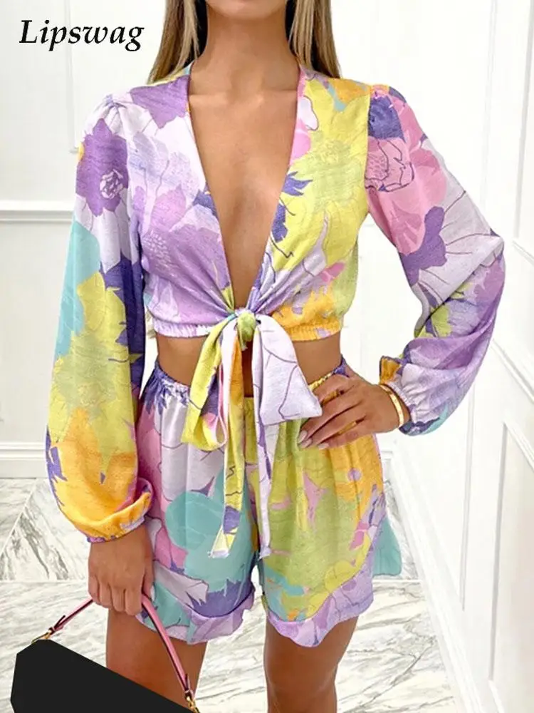 

Женский комплект из двух предметов, элегантный пикантный укороченный топ с V-образным вырезом и Шорты, модный костюм с принтом, лето 2022