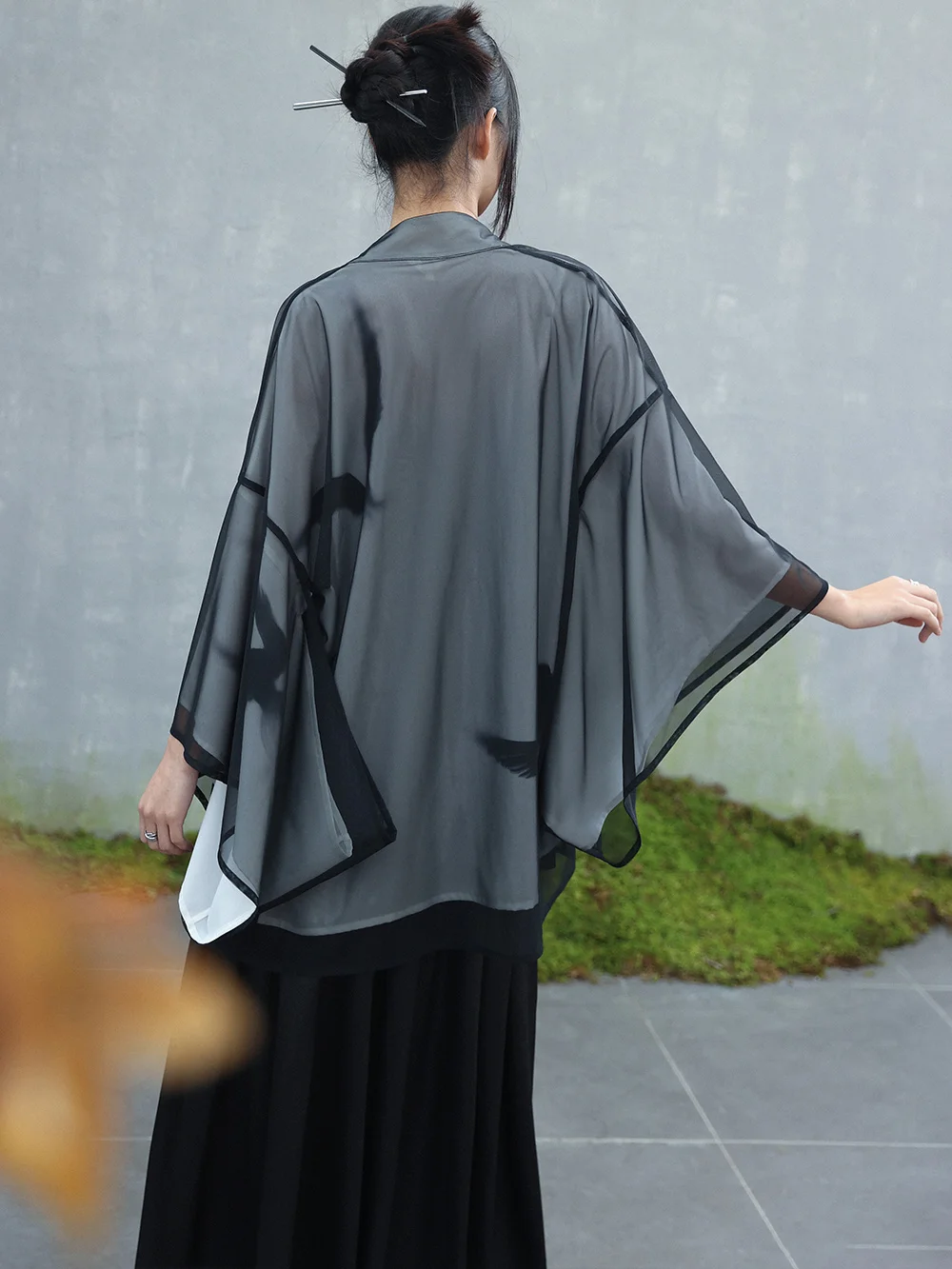 Женское двубортное пальто UMI MAO Свободное с принтом в виде летящей ласточки