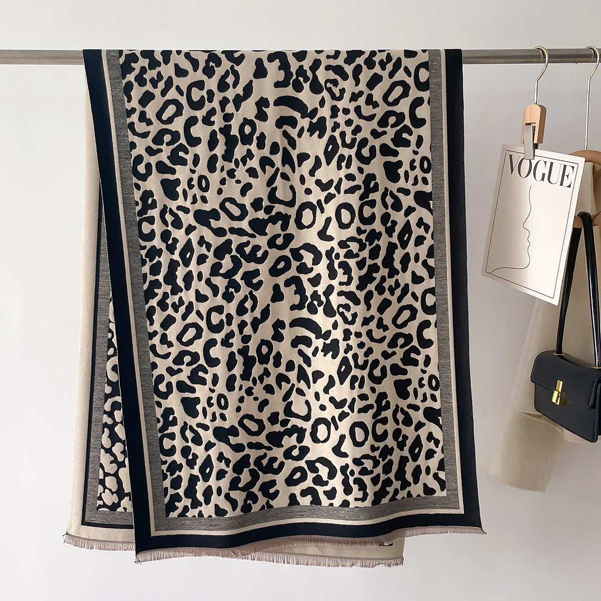 Кашемировый зимний шарф-пончо с леопардовым принтом женский роскошный дизайн