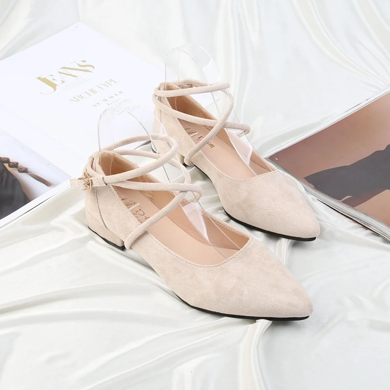 

Женские кроссовки с острым носком, на низком каблуке