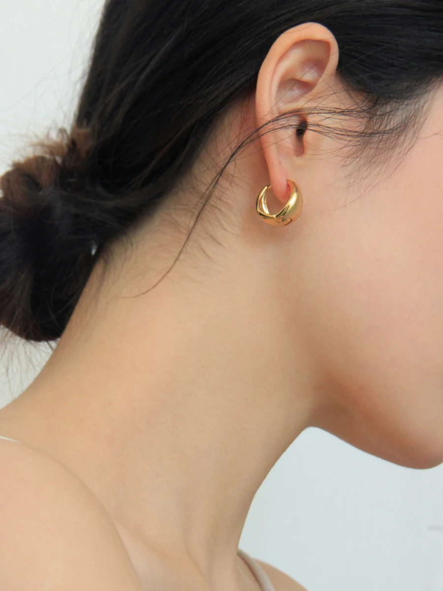 Южная Корея Ретро Ins Cold Sle Chic Чрезвычайно простые мини-серьги с пряжкой для ушей