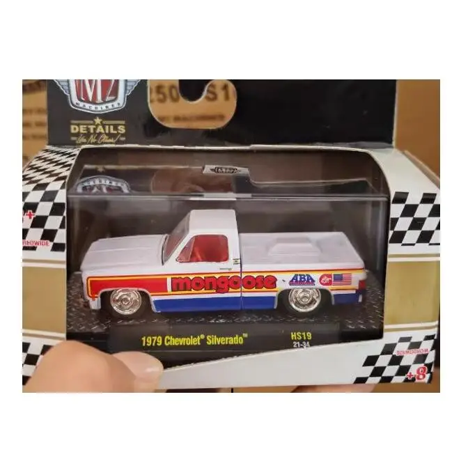 M2 машины 1/64 1979 HS19 Серебряная модель модели автомобилей из литого сплава