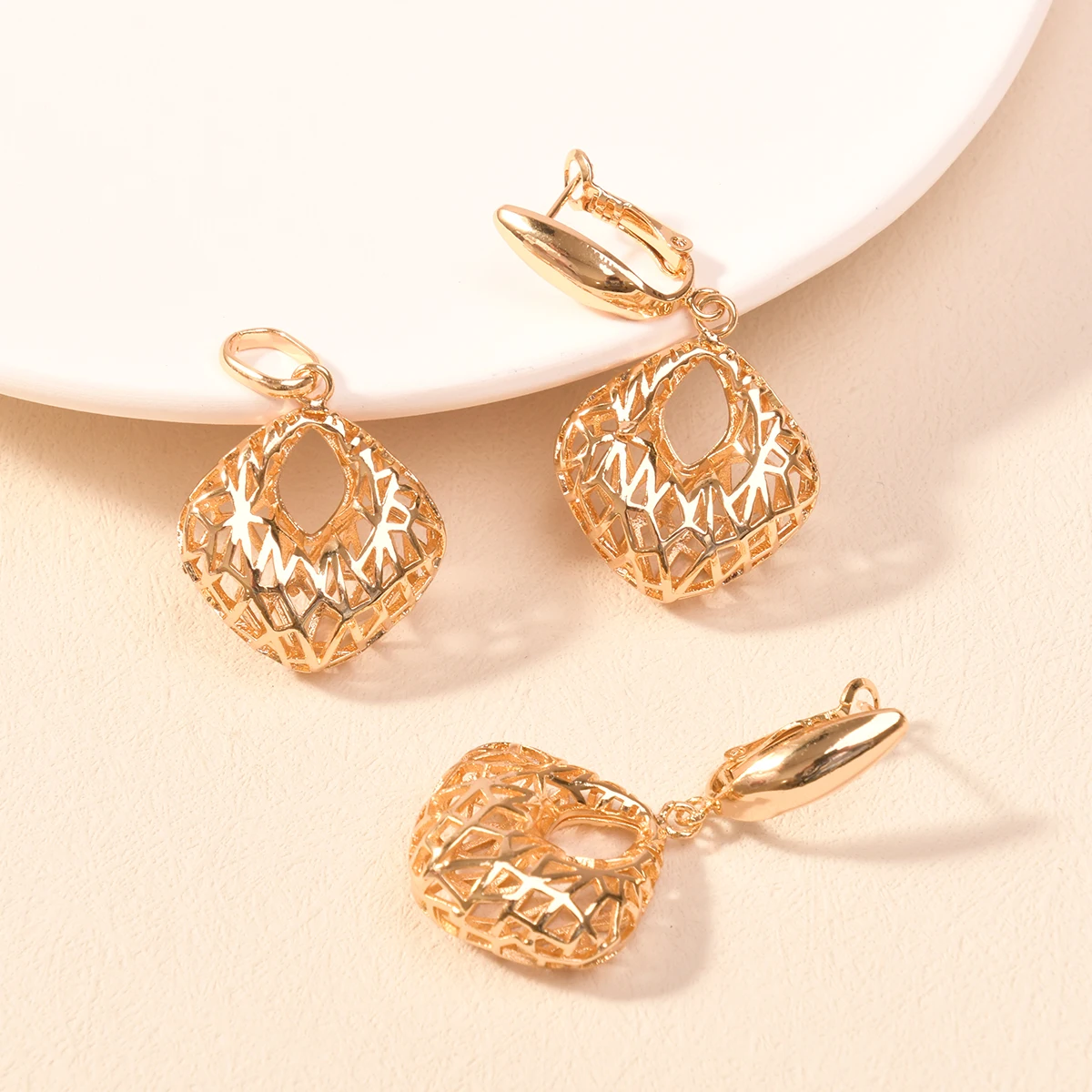 

Selead Women Gold Fashion Earrings Large Pendant Earrings Metal Luxury Dubai Earrings Indian Bridal Jewelry Accessories