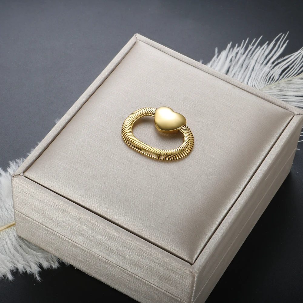 

Love Heart Snake Chain PVD Gold Plated Ring for Women Girl Stainless Steel Waterproof Fashion Charm Luxury Wholesales Jewelry