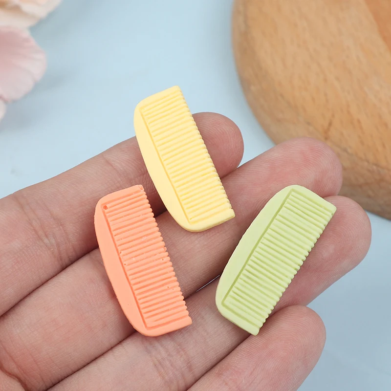 

Симпатичная пластиковая расческа для куклы 10 шт./лот, прозрачная расческа для ресниц и бровей для шарнирных кукол, украшения для кукольного ...