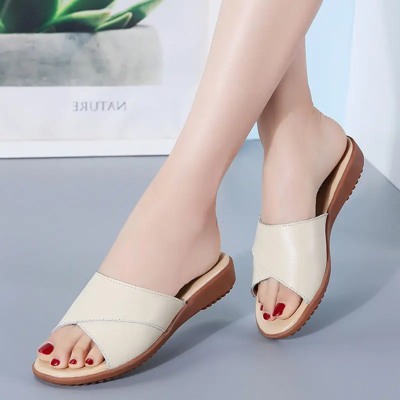 New Summer Slippers High Quality Genuine Leather Woman Sandals Fashion Crossing Slides Flat Beach Shoes Women Slippers
