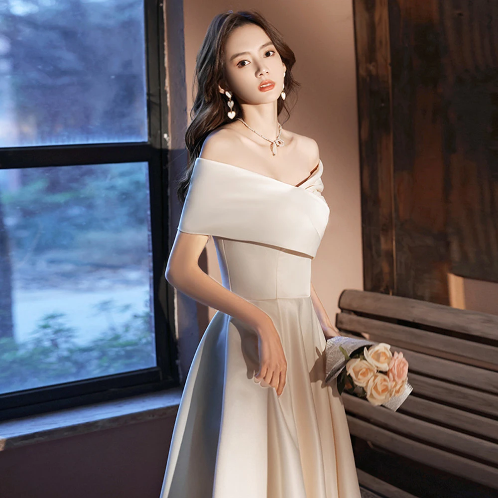 French evening dress skirt female 2022 autumn and winter new a shoulder simple generous temperament banquet party small dress