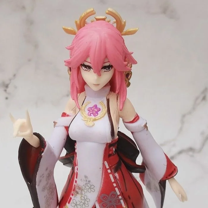 яэ мико бумажная фигурка. мико фигурка. мико фигурка. летняя мико фигурка. статуэтка яэ мико.