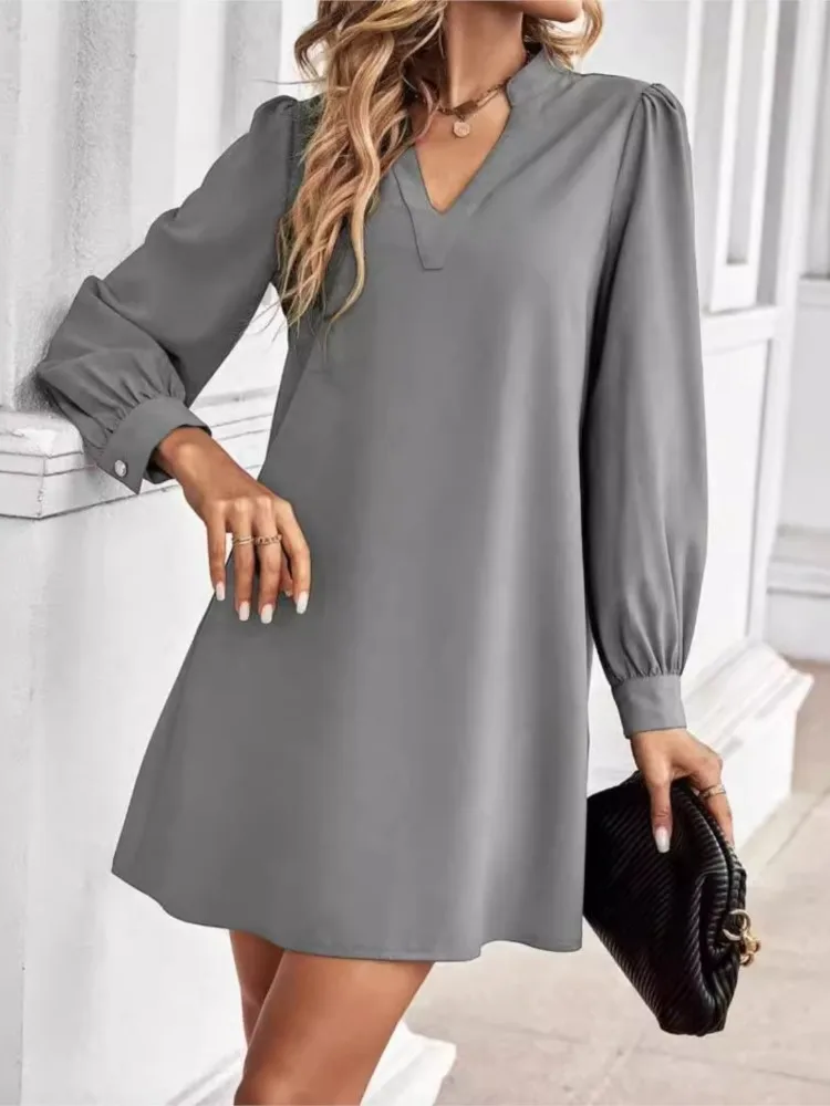 Женская рубашка с V-образным вырезом длинным рукавом и пуговицами