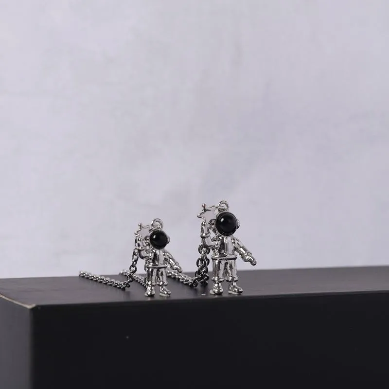 Space Astronaut Necklace Female and Male Students Girlfriends Tide Ins Pendant Simple Sweater Chain Hip-Hop Chain 1$Free Postage