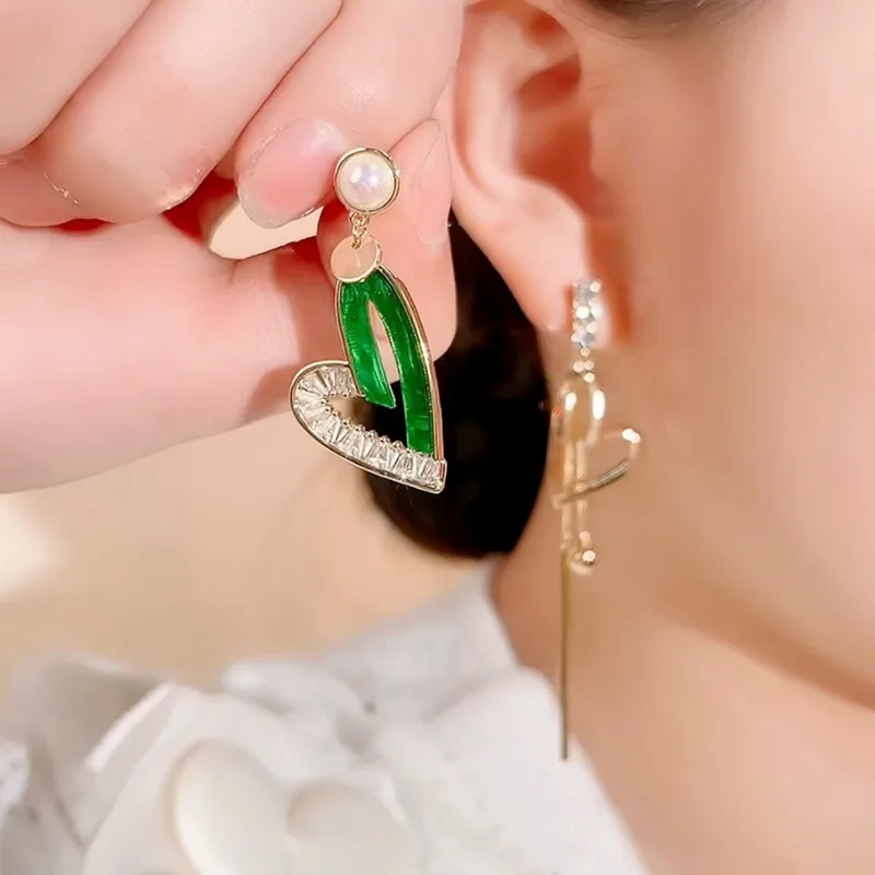 

Green Zircon Asymmetric Heart Tassel Earrings for Women Personality Fashion Accessories Party Jewelry Birthday Anniversary Gifts