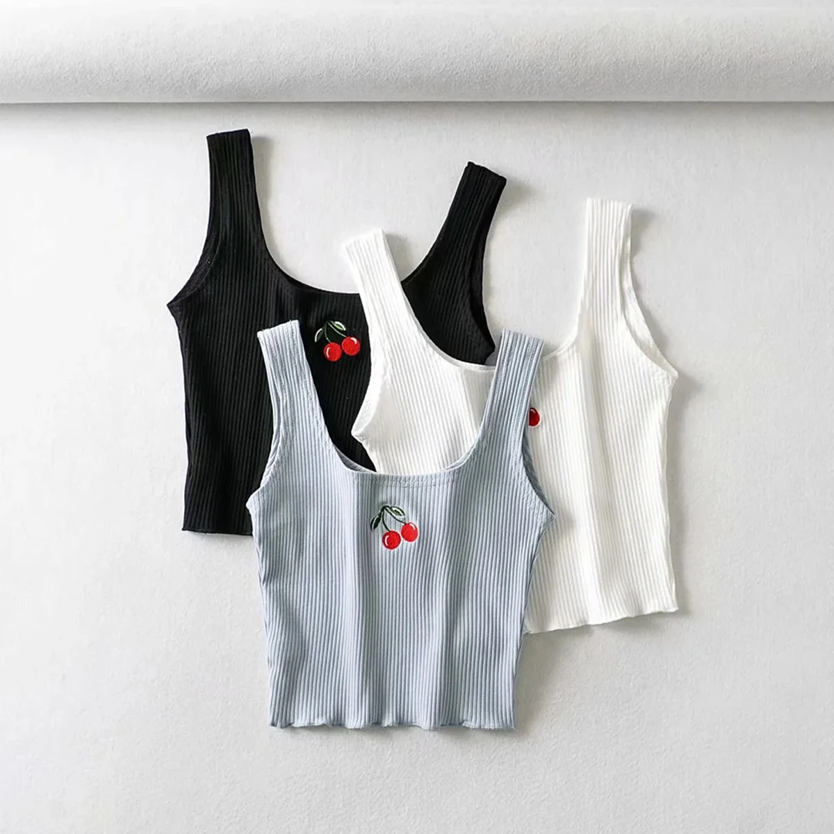 Кроп-топ женский с вышивкой вишни пикантный белый хлопковый топ без рукавов