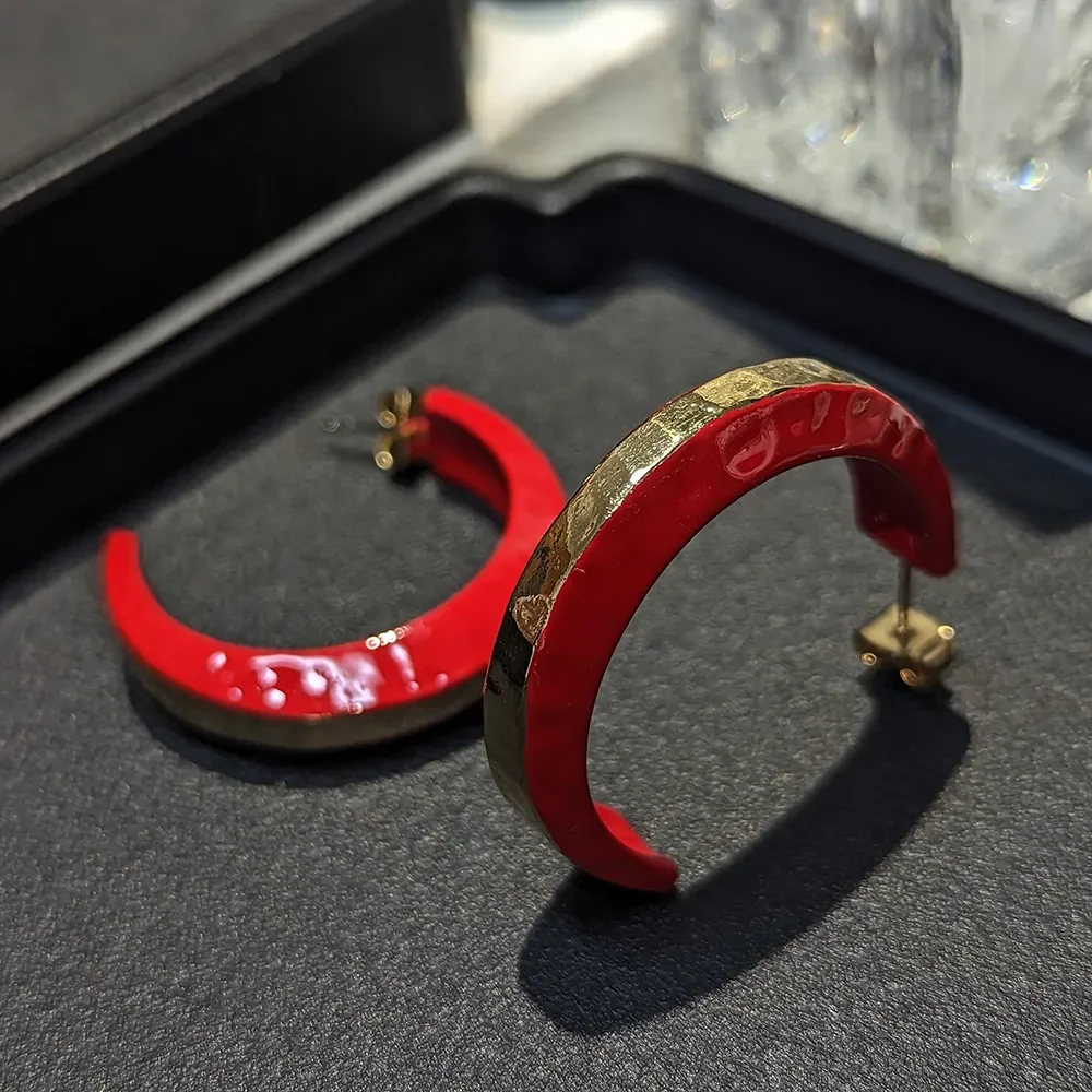 

Fashionable Red Crescent Design Earrings