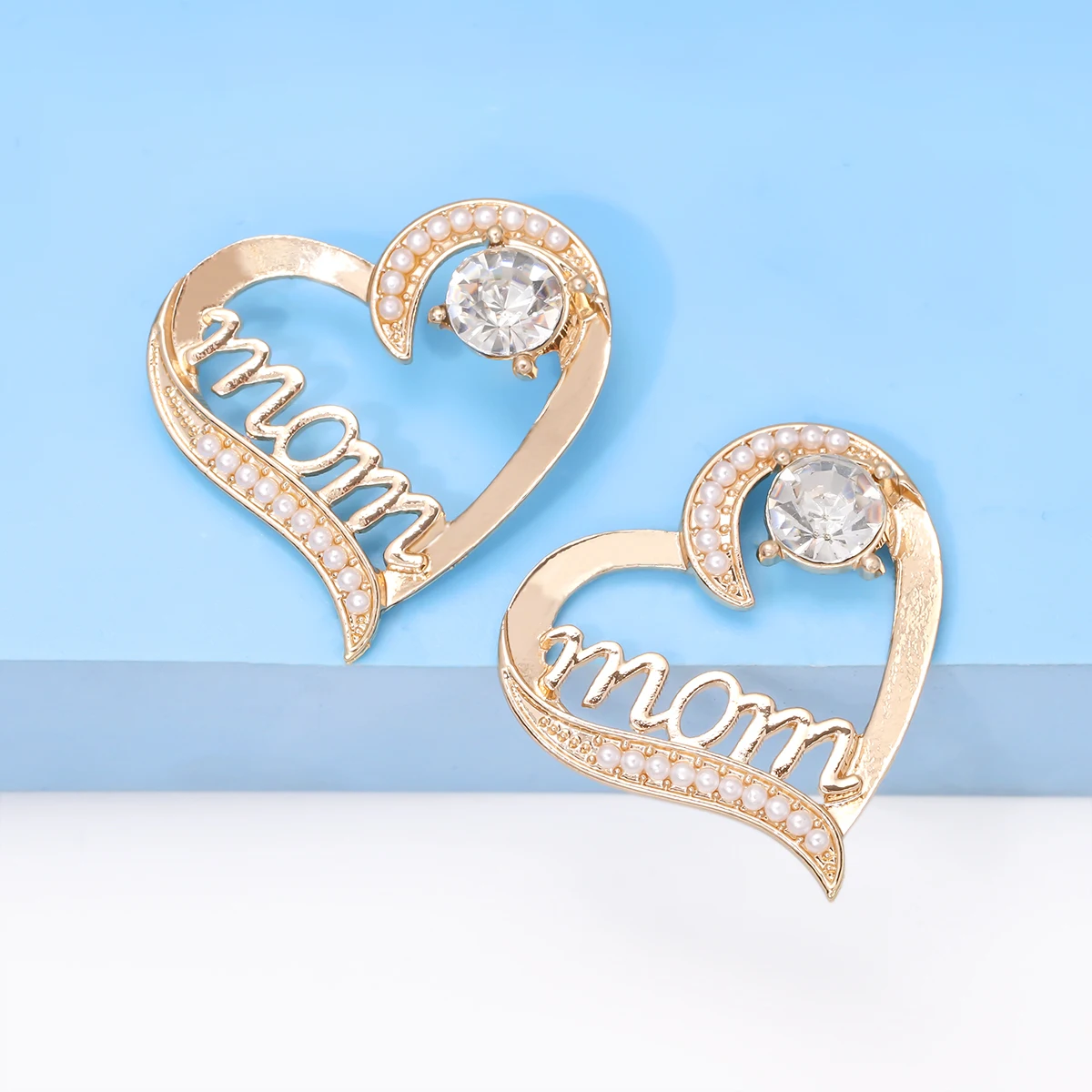 

New Fashion Romantic Heart English Letter MOM Stud Earrings for Women Trend Design Metal Geometric Earrings Statement Jewelry