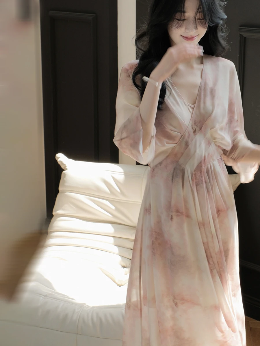 

Женское шифоновое платье с V-образным вырезом и цветочным принтом