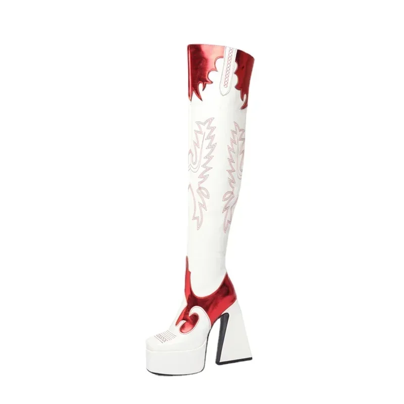 Женские сапоги выше колена на массивной платформе разноцветные с вышивкой обувь