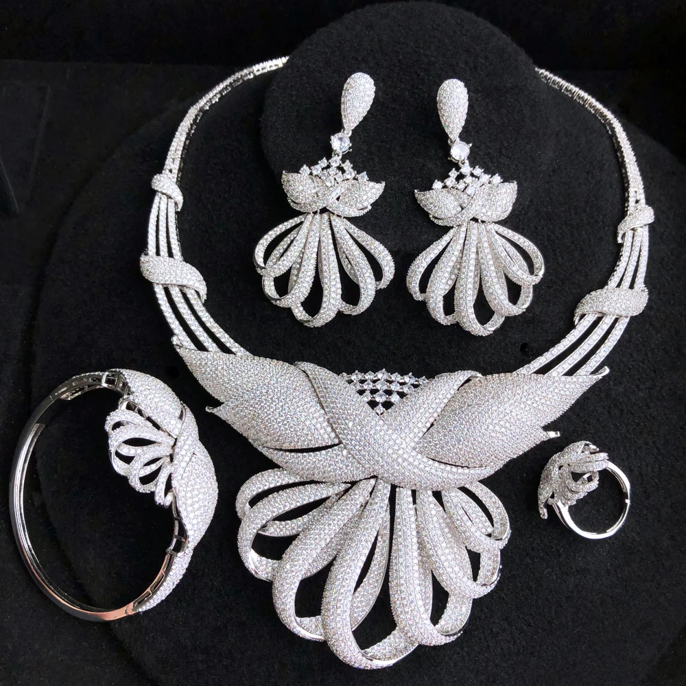 Комплект из колье серёг и кольца с фианитом