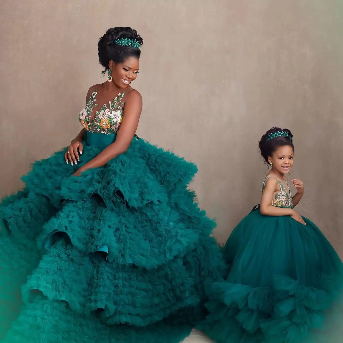 

Emerald Bohemia Flower Girl Dresses Tulle Tiered Appliques Sleeveless Ball Gown Floor Length Pageant Dress