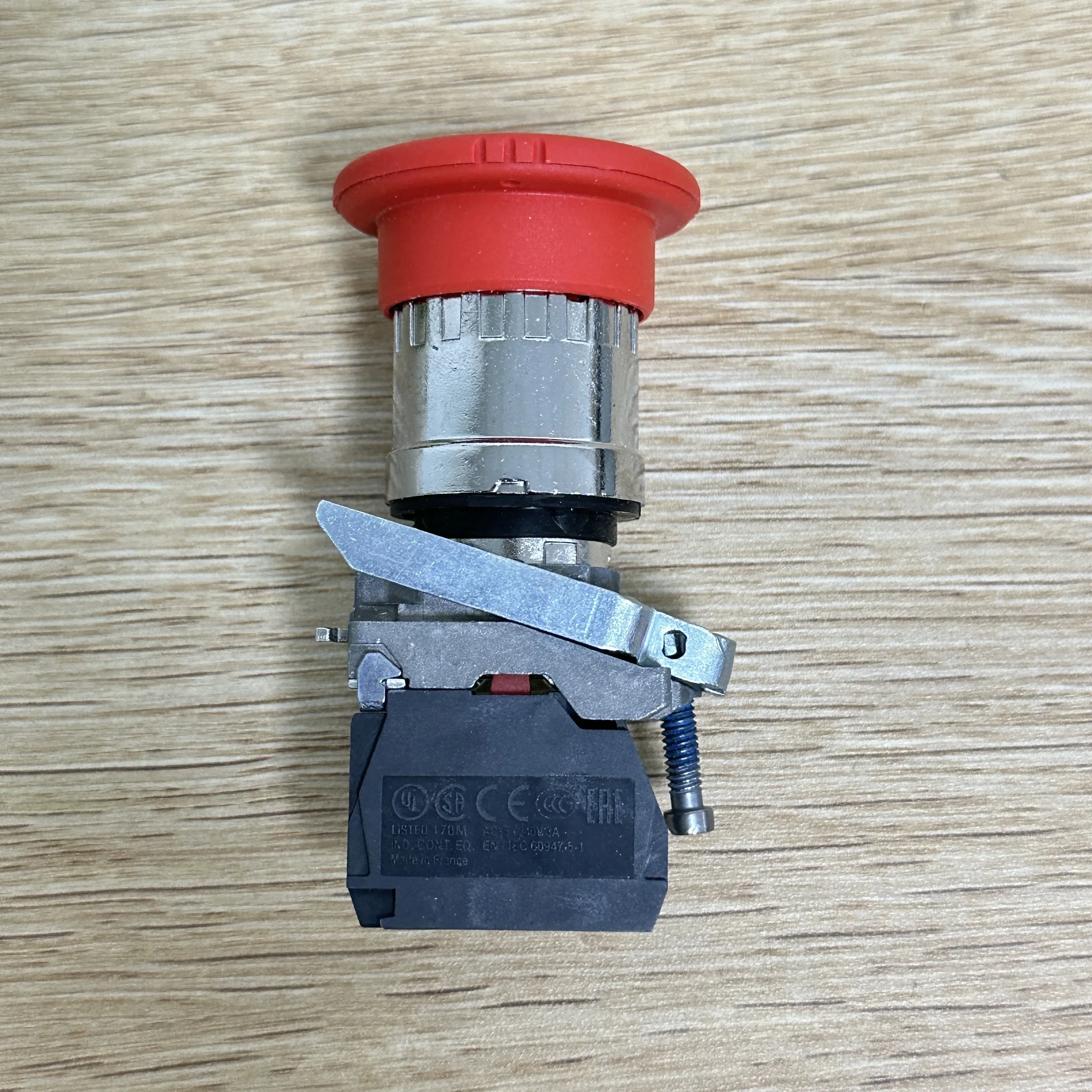 Аварийный стоп-переключатель Harmony XB4 XB4BS8442