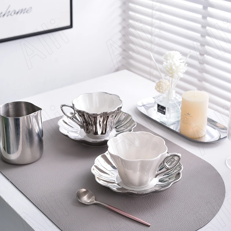 

Современная керамическая кружка с гальваническим покрытием, чашки для завтрака, молока, столовой, Настольная кружка в форме цветка, кофейна...