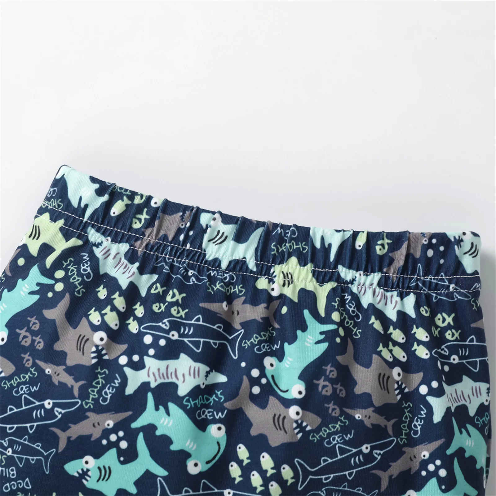 Комплект для новорожденных мальчиков майка с буквенным принтом и шорты