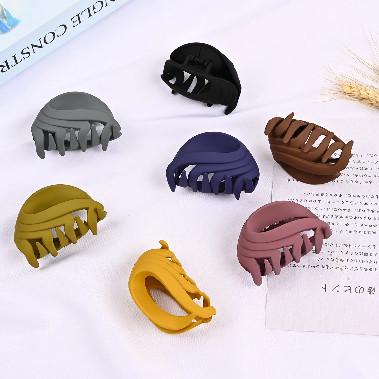 

Medium Strong Matte Hair Claw for Thin Hai Clips for Women Flower Jaw Clip for Fine Hair Non Slip Hair Clamps Hair Accessories