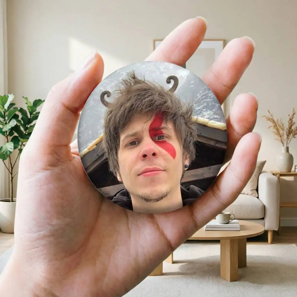 Фото Броши и значки I-Influencer El Rubius 25 мм, 32 мм, 44 мм, 58 мм, 75 мм для аксессуаров и подарков №5