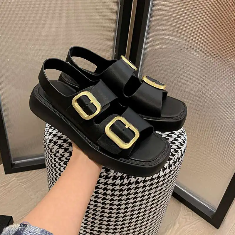 Женские босоножки из бычьей кожи на плоской подошве с пряжкой