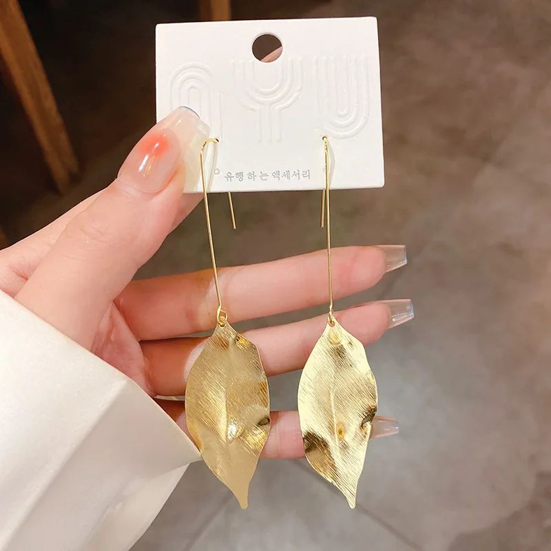 

European And American Popular Fashion Leaf Earrings, Very Simple Style, New Personality, Ear Hook, Versatile Design Sense