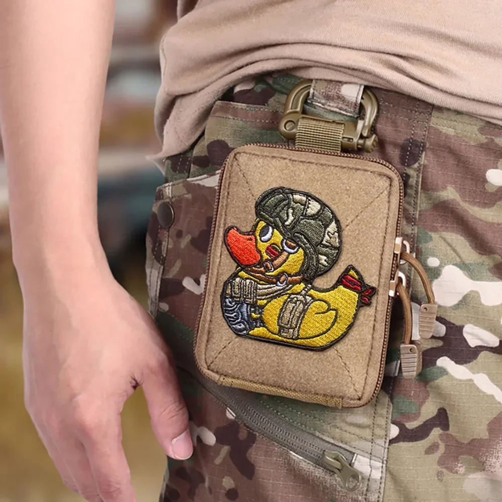 Вышивка в виде утки аппликация милая маленькая Желтая утка военная модель жилет