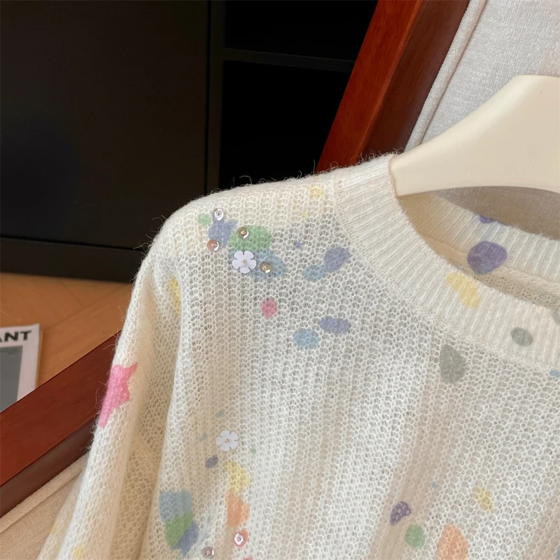 Женский трикотажный свитер Bomon мягкий и удобный с вышивкой бабочками блестками