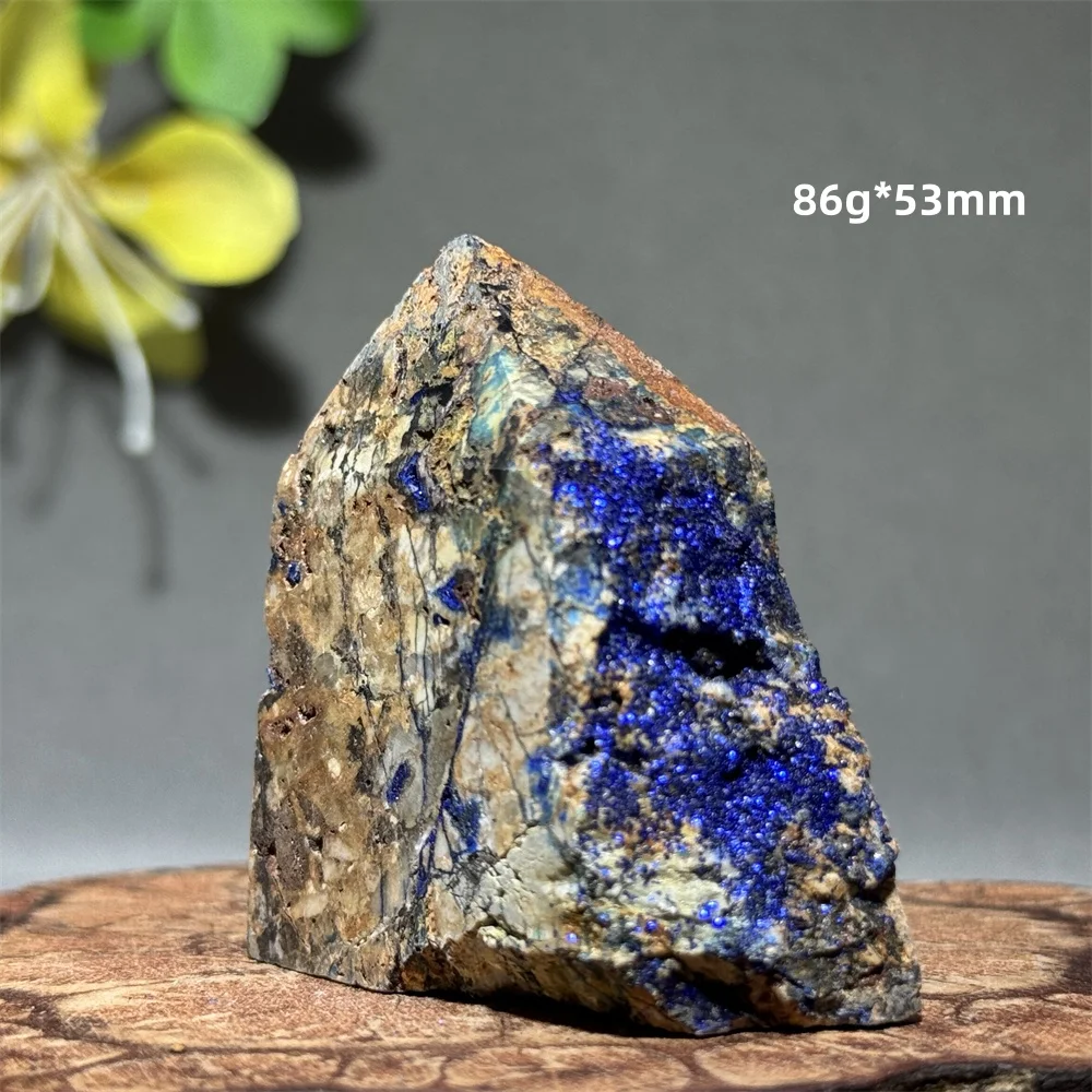 

Синий сапфировый обелиск из камня