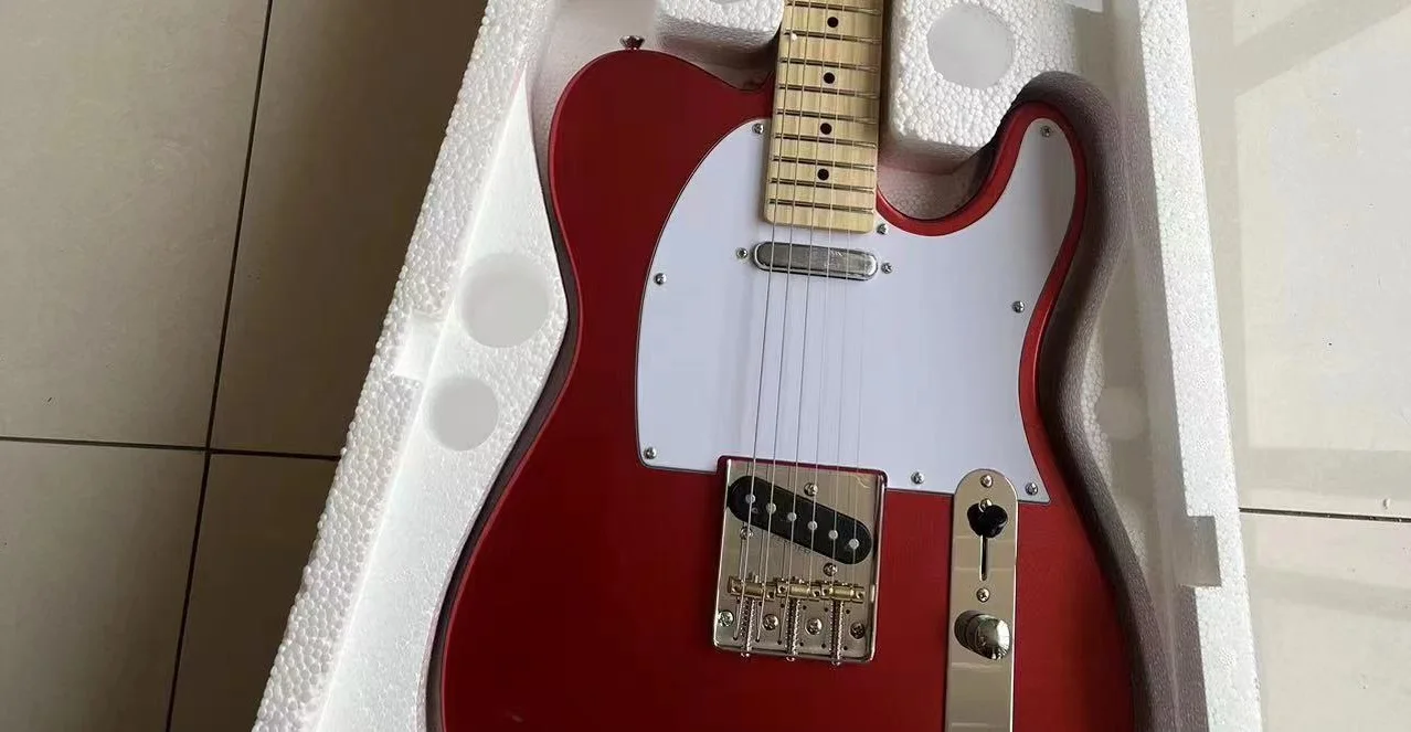 Электрогитара Tele корпус из красного дерева накладка палисандра хромированная