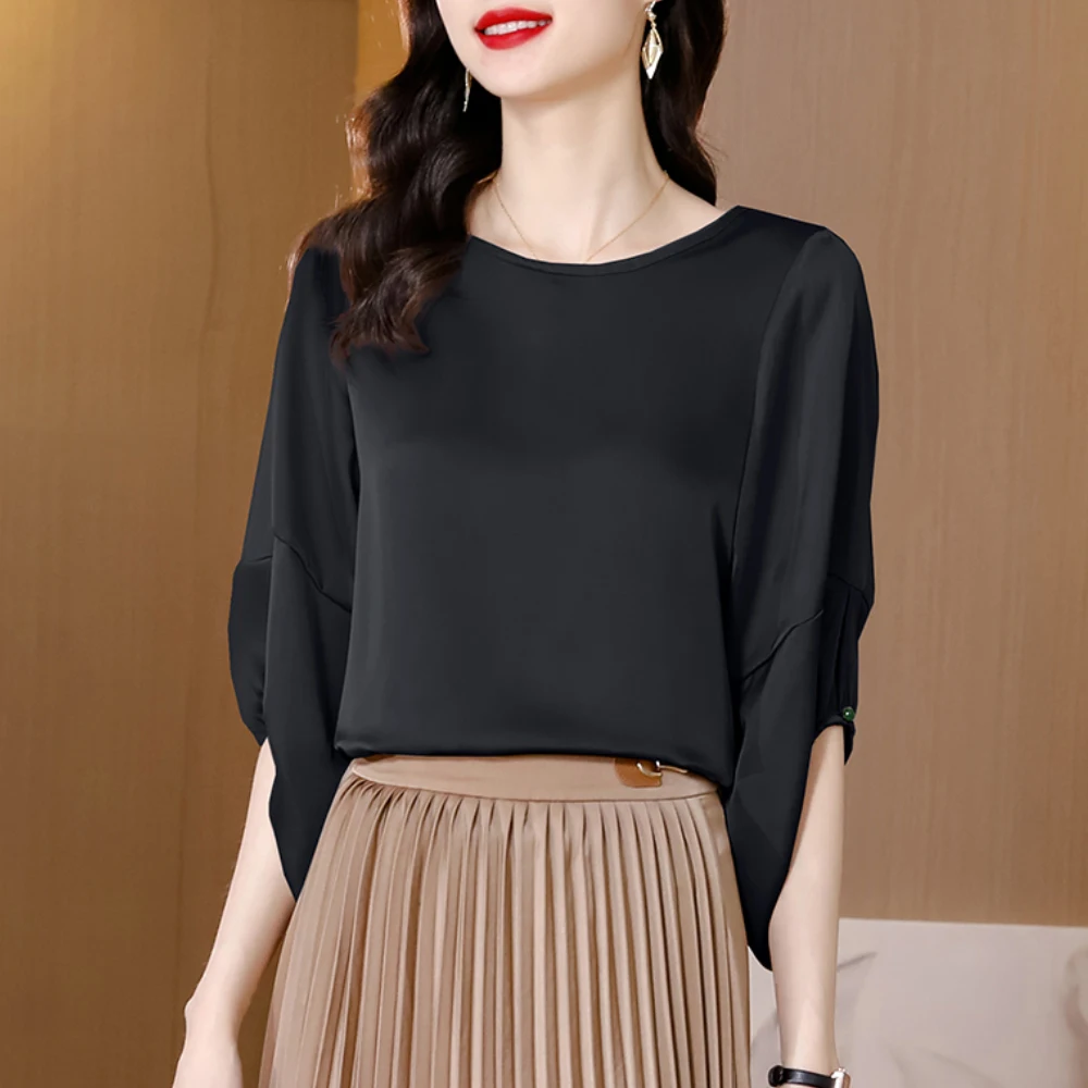 Блузка женская однотонная атласная с рукавами-фонариками и драпировкой