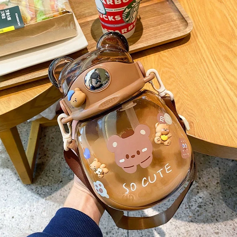 

Summer bear cups cute girls with sippy cups high-value pot-bellied cups plastic cups children go to school slung over.