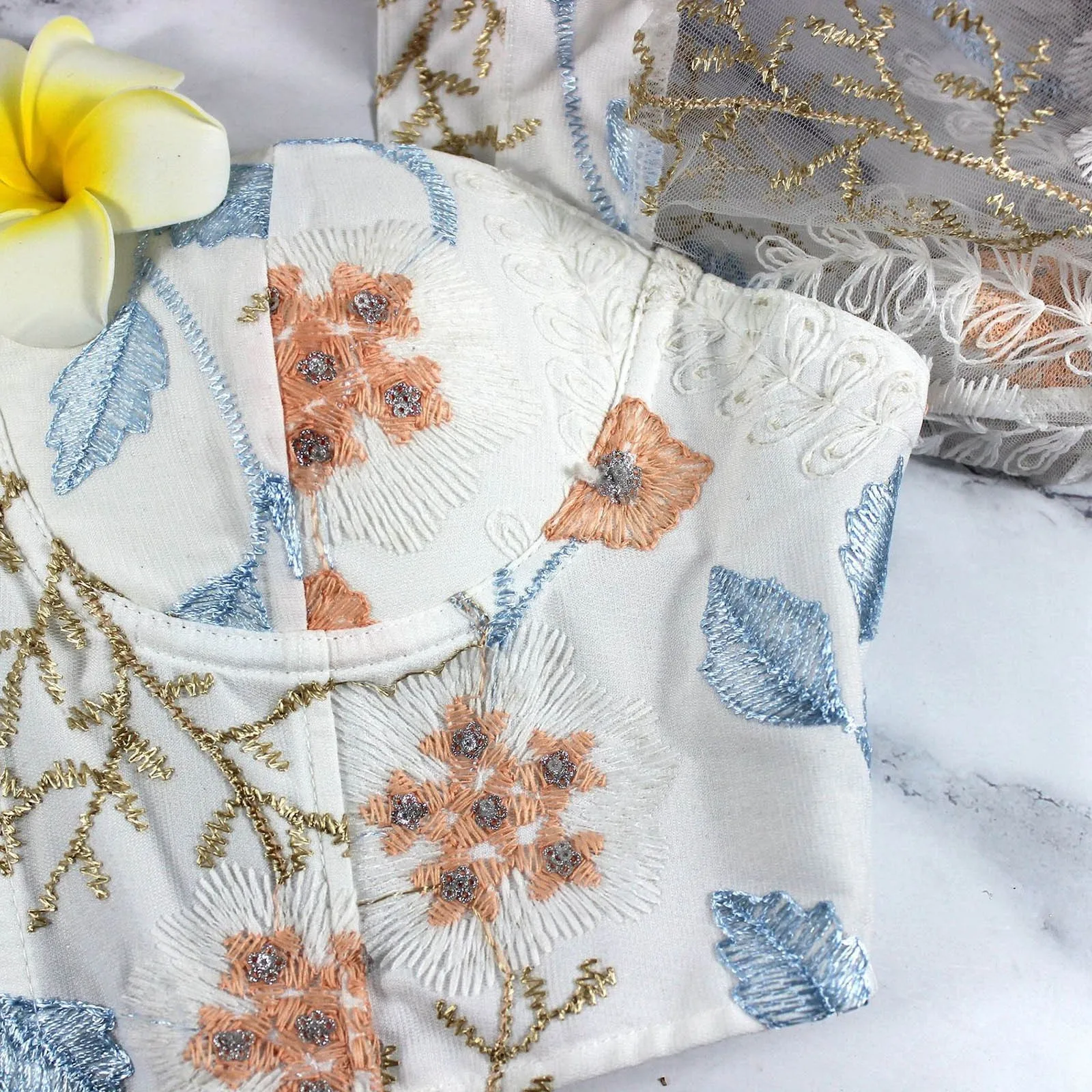 Рисунок 5 - Элегантные блузки для женщин