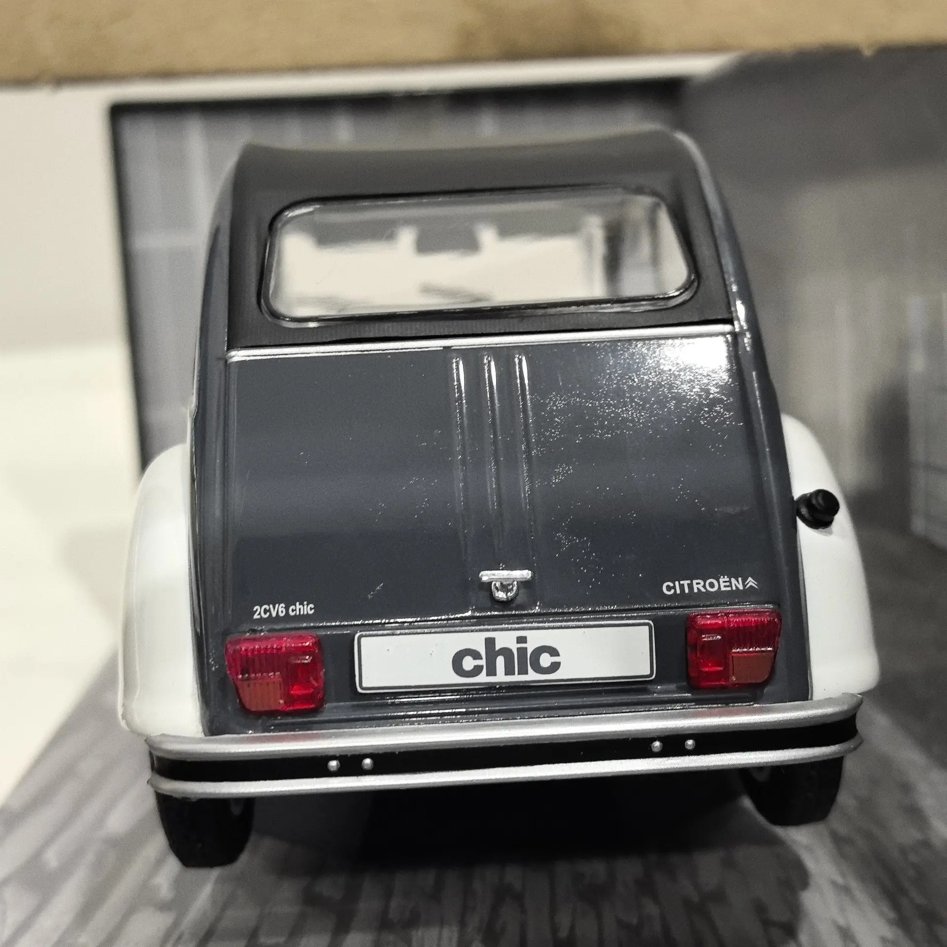 Масштабная модель автомобиля SOLIDO 1:18 2CV6 CHIC M7M2 из сплава (art.: 3920d4ebfcbcf) - 3920d4ebfcbcf