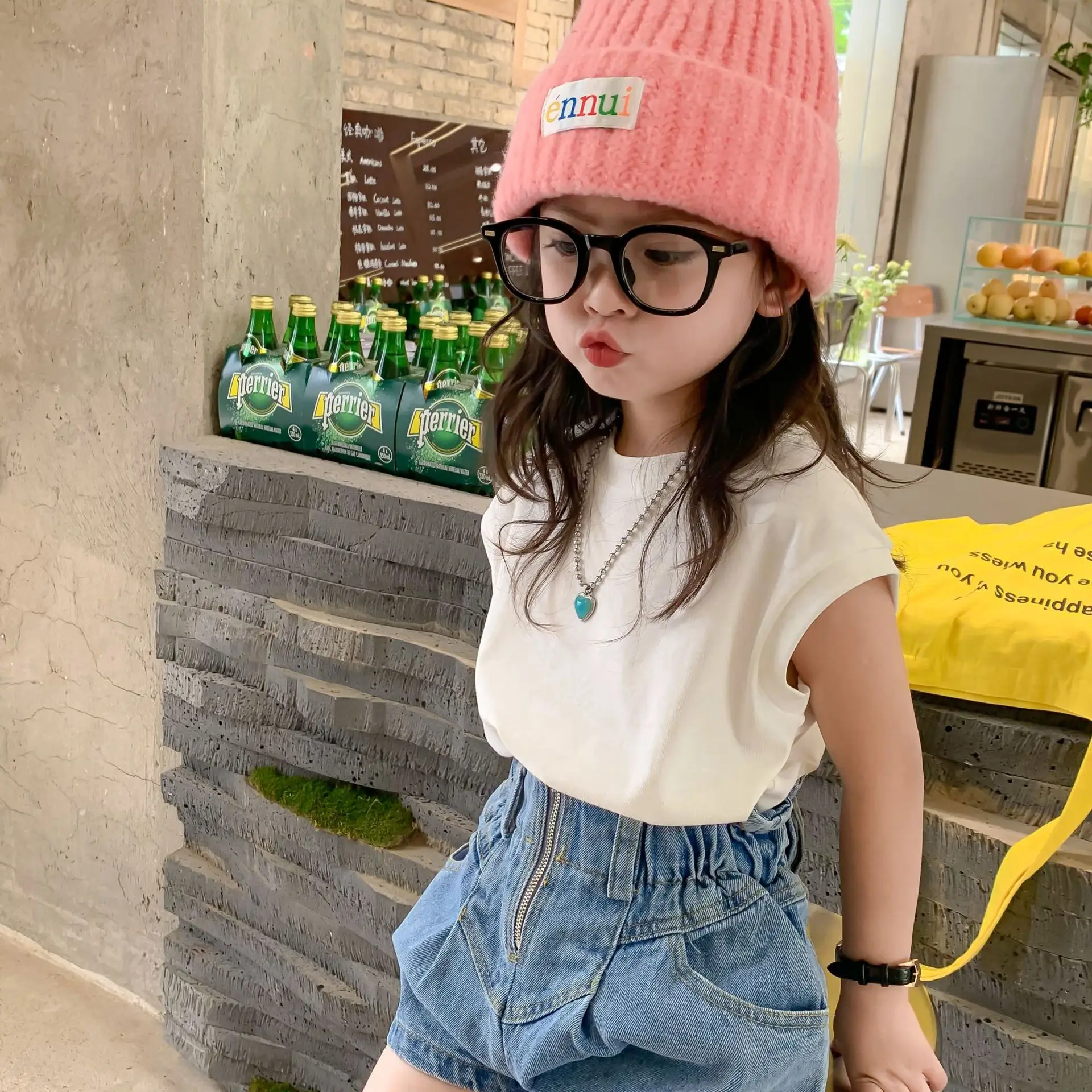 

Kids Baby Girls White t Shirts Vest Cotton Sleeveless Tops 2022 Summer Children Fashion Tshirt Korean Toddler Girl Clothes Tees