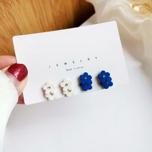 Retro Hong Kong Style Mini Flower Earrings Small Fresh White Earrings Simple Girl Earrings
