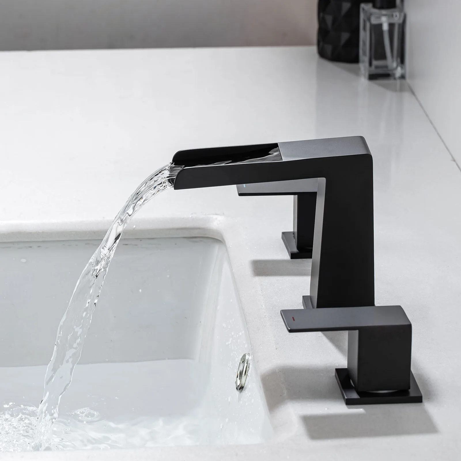 8-дюймовый широко распространенный смеситель для раковины в ванной комнате