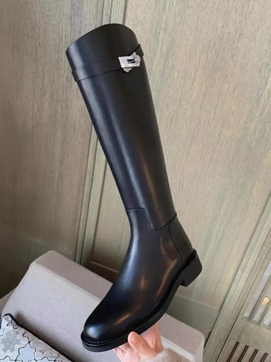 Женские сапоги до колена на толстом каблуке