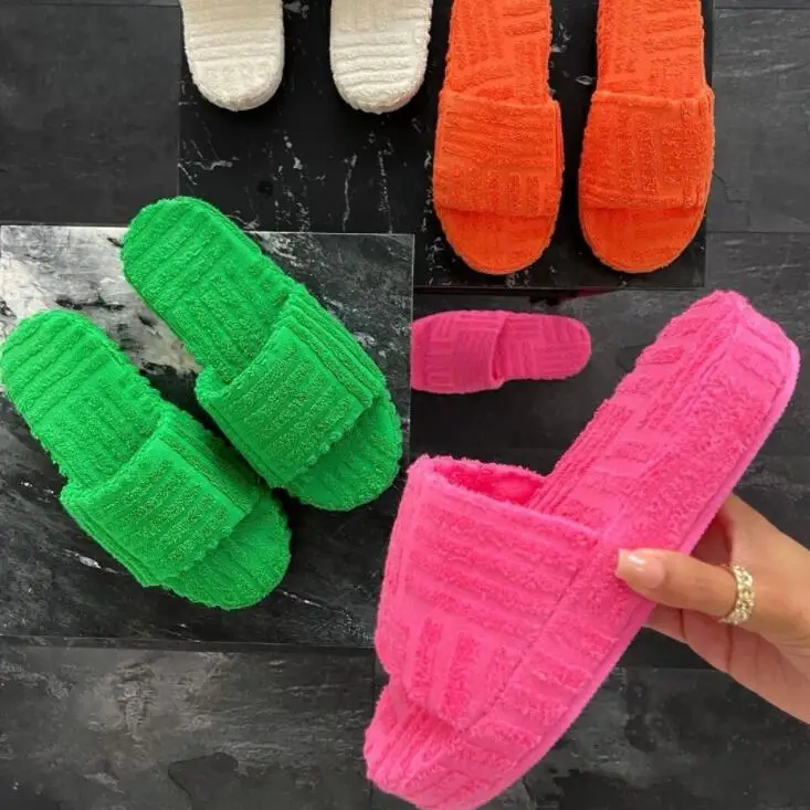 

2022 women new home slippers one-word thick-soled warm furry women shoes embossed cotton drag outdoor all-match casual slippers