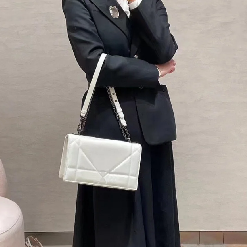 

2022 New Fashion Classic Retro Advanced Quality Leather Flip Handbag Ms. Shoulder Messenger Bag Chain Chain Underarm Bag