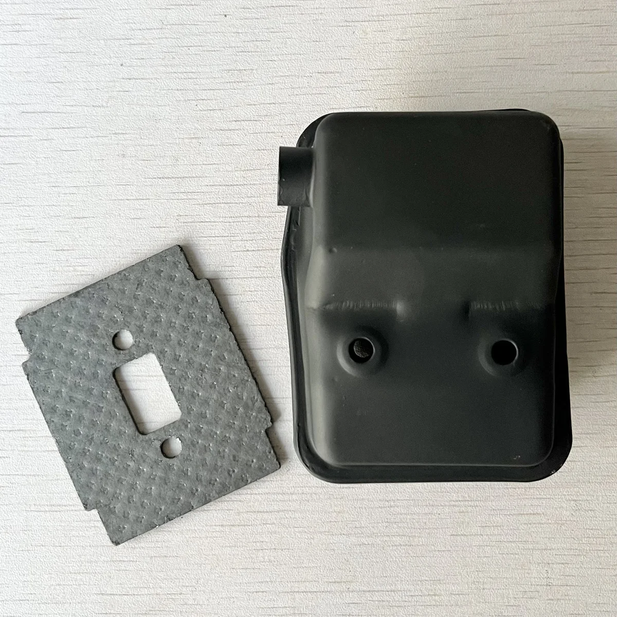 Глушитель для 1E32F 32 изгороди триммер кусторез Глушитель для 1E32F 32 изгороди триммер кусторез