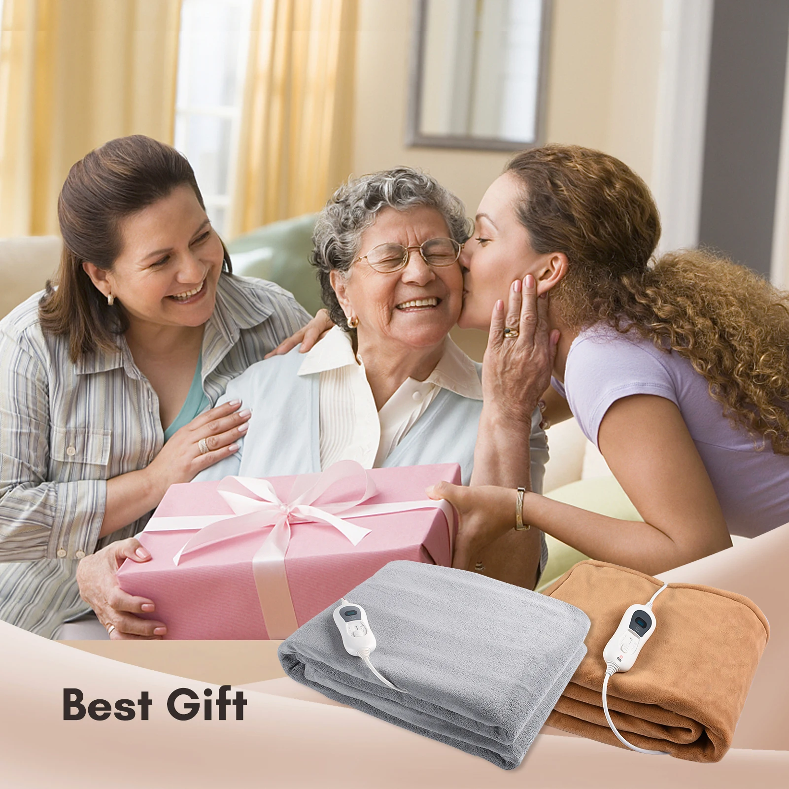 Тетя навестила. Подарок бабушке. Бабушка дарит подарок. Подарок пожилой женщине. Женщина дарит подарок матери.