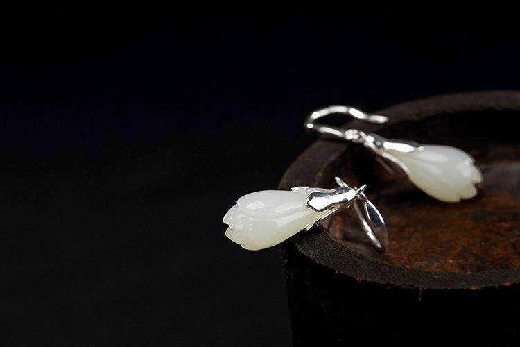 

Серьги с белым нефритом И цветком, ювелирные изделия из халцедона, модные резные натуральные подарки, серебро 925 пробы, китайские женские ак...