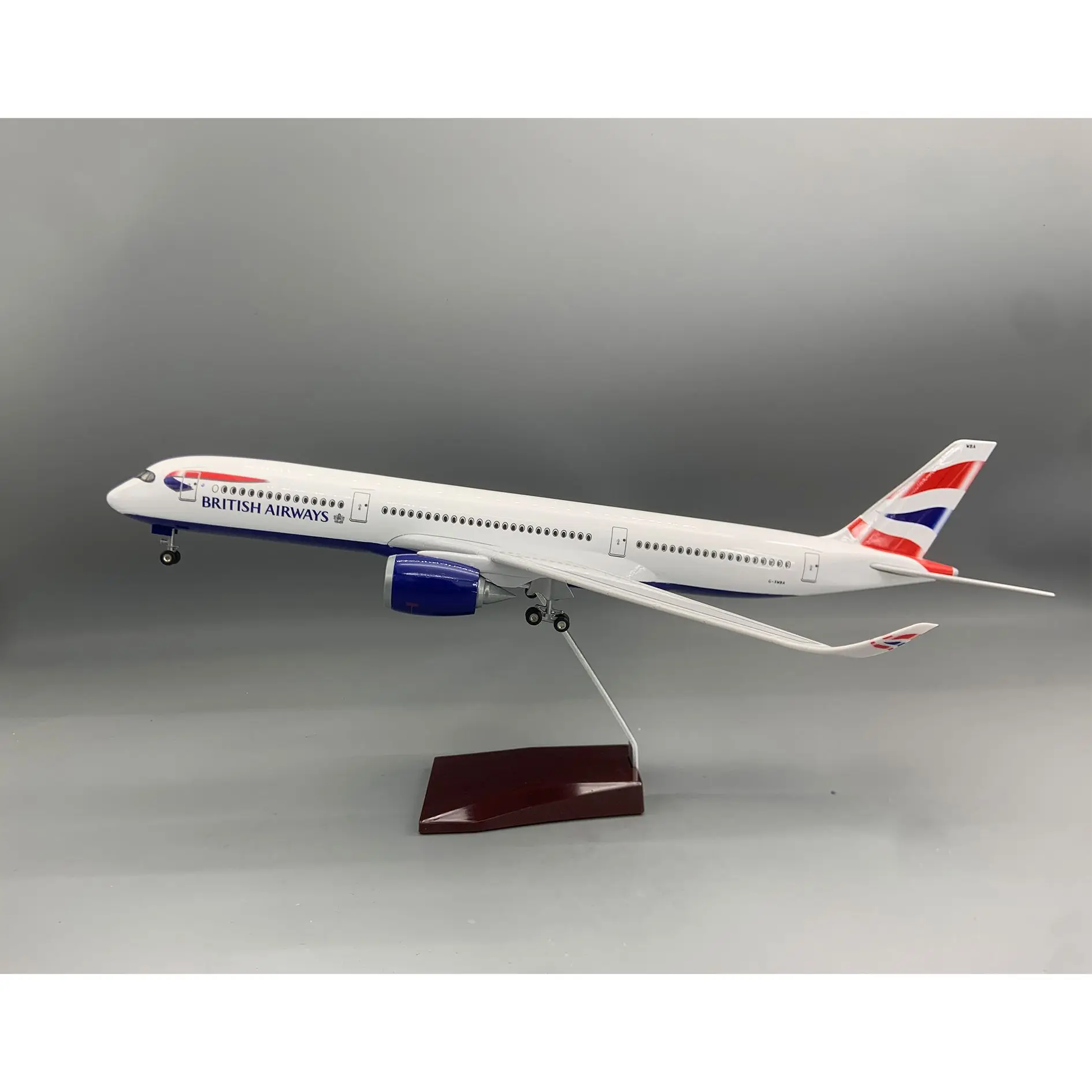 Фото Модель самолета British Airways Airbus A350 со светодиодной подсветкой и подвижными колесами, статическая модель для демонстрации, подарок для авиационных энтузиастов и коллекционеров №3