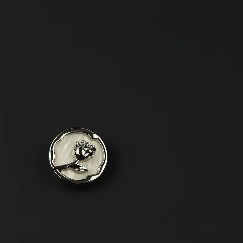 Фото Set of 5 Elegant Rose Round Metal Buttons for Decorating Wool Jackets, Knitted Jumpers, Blazers and Coats, Sewing Accessories №5