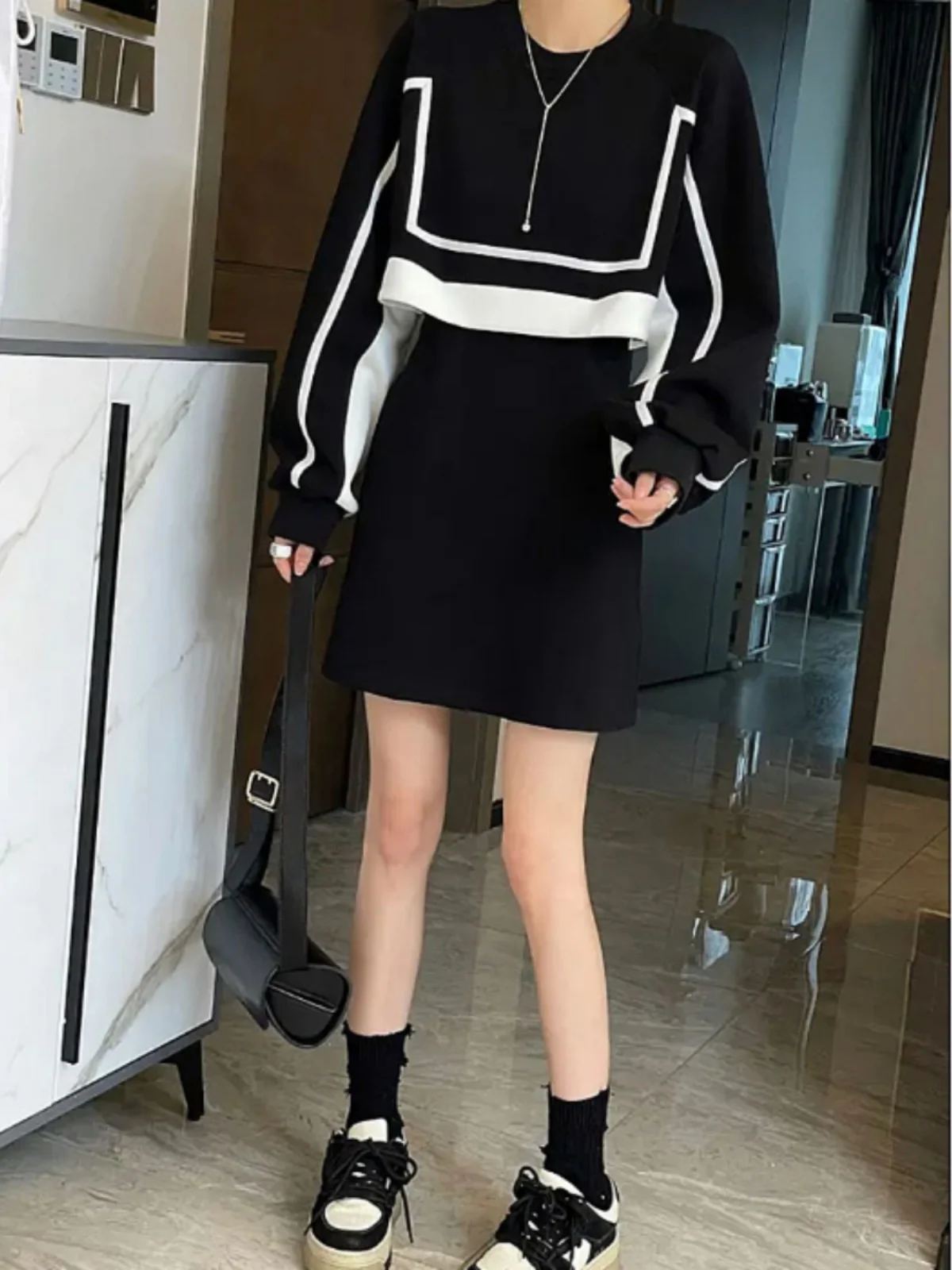Autumn New Contrast Color Age-Reducing Dress Women Design Temperament Waist Hugging Slimming Fake Two Pieces Small Black Skirts